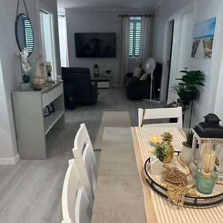 아파트 Mare Alta - Scenic Seaside With Outdoor Deck 빌라플렝카드켐포